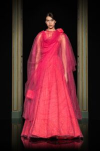 Armani Prive și Viktor & Rolf prezentări haute couture