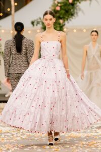 Cele mai bune look-uri din colecțiile Couture din primăvara anului 2021