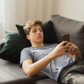 Influența vieții sociale asupra adolescentului