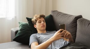 Influența vieții sociale asupra adolescentului