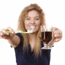 7 alimente care îți pătează dinții