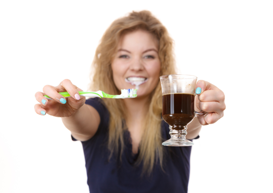 7 alimente care îți pătează dinții