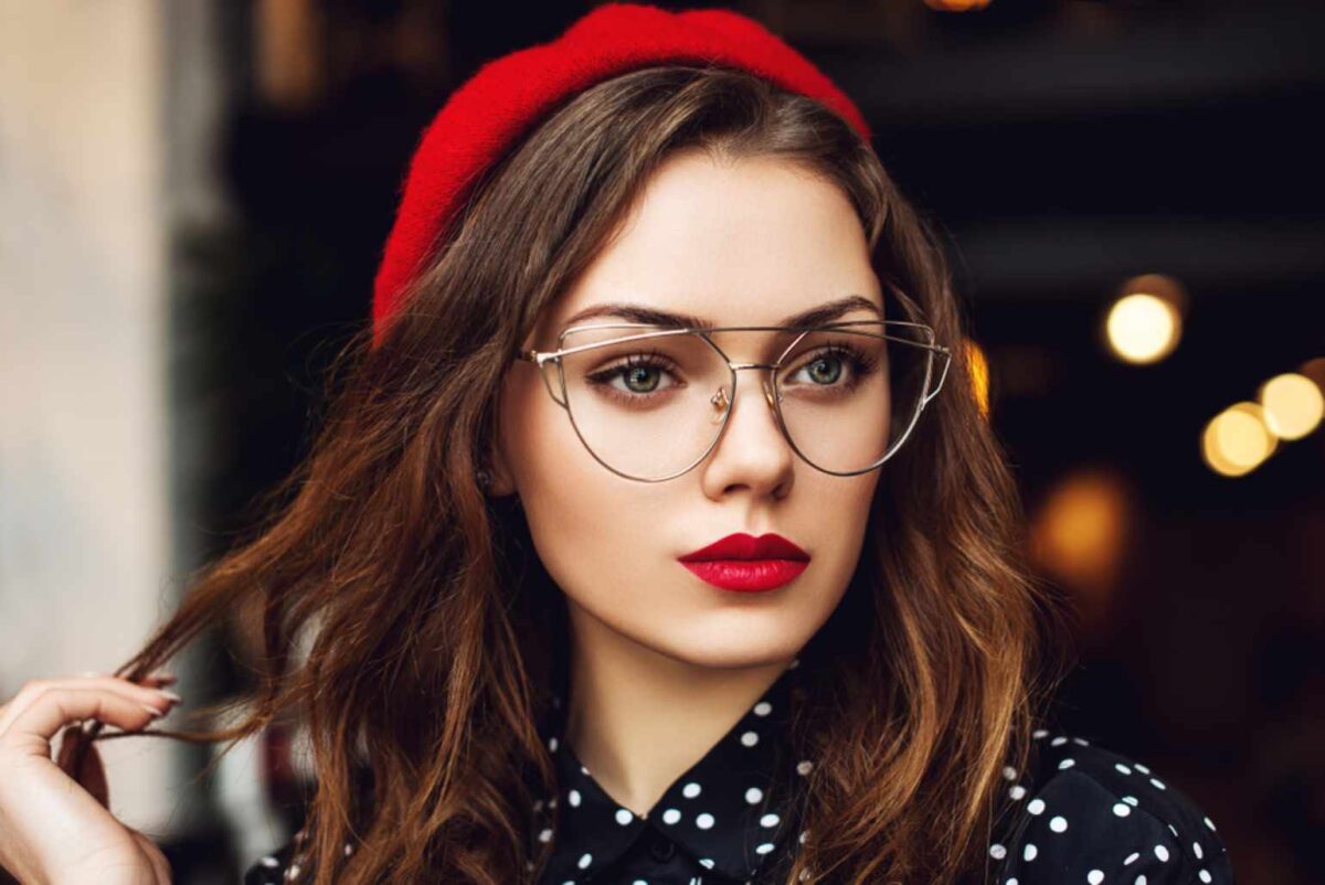 Ghid de makeup pentru purtătoarele de ochelari
