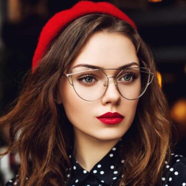 Ghid de makeup pentru purtătoarele de ochelari
