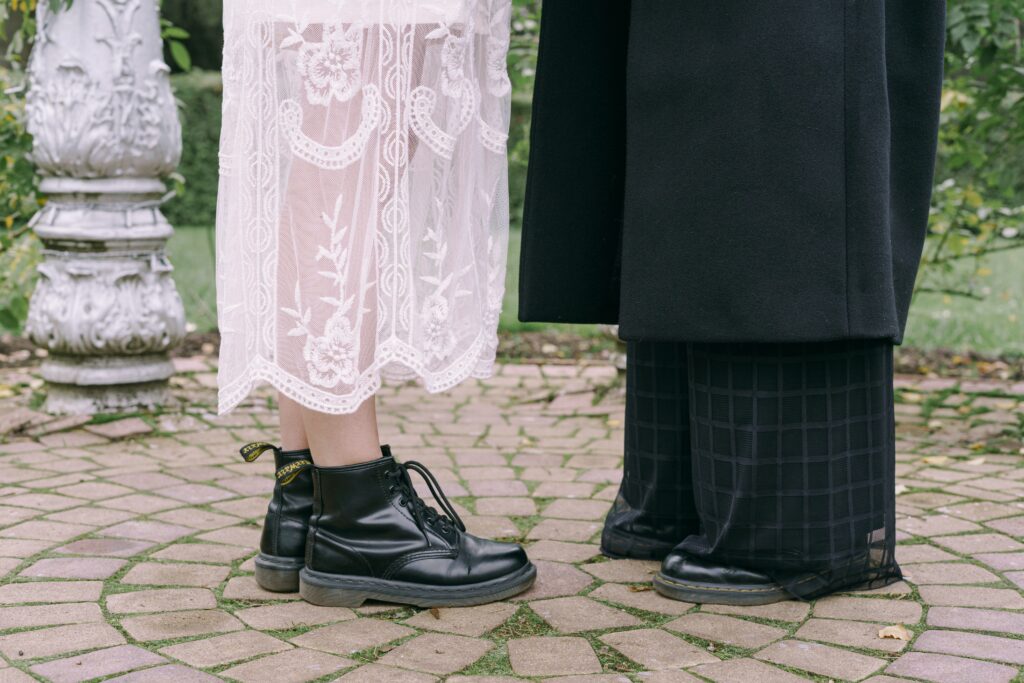 Ținute cu botine negre pentru a-ți inspira următorul look