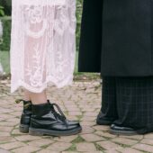 Ținute cu botine negre pentru a-ți inspira următorul look