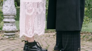 Ținute cu botine negre pentru a-ți inspira următorul look