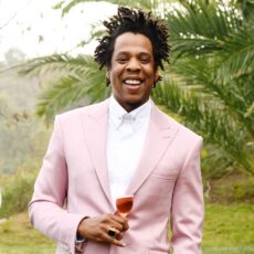 Jay-Z a vândut 50% din brand-ul de șampanie către LVMH
