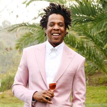 Jay-Z a vândut 50% din brand-ul de șampanie către LVMH
