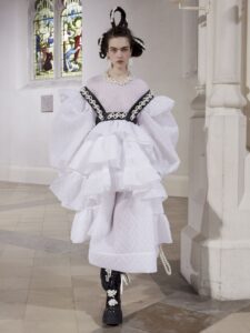 Tinerețe, culoare și inovație la Săptămâna modei din Londra