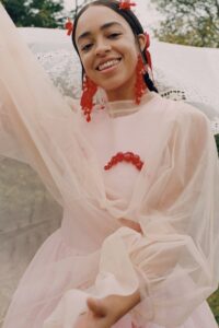 H&M a lansat colecția cu Simone Rocha