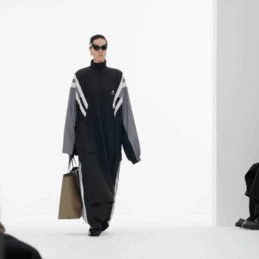 Nouă colaborare între Balenciaga și Crocs