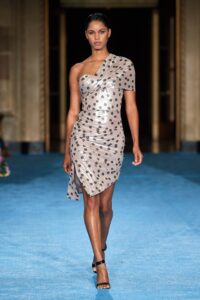 Siriano vs. Moschino – care e colecția ta preferată
