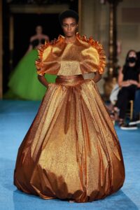 Siriano vs. Moschino – care e colecția ta preferată