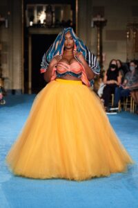 Siriano vs. Moschino – care e colecția ta preferată