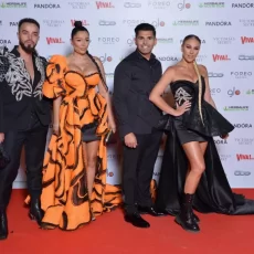 Cum le-a dat “extravaganza” afară din casă