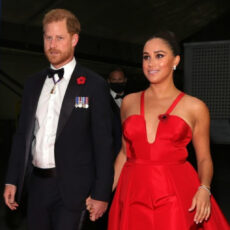 Meghan Markle a adus touch-ul regal pe covorul roșu
