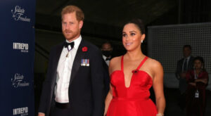 Meghan Markle a adus touch-ul regal pe covorul roșu