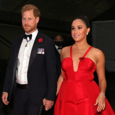 Meghan Markle a adus touch-ul regal pe covorul roșu
