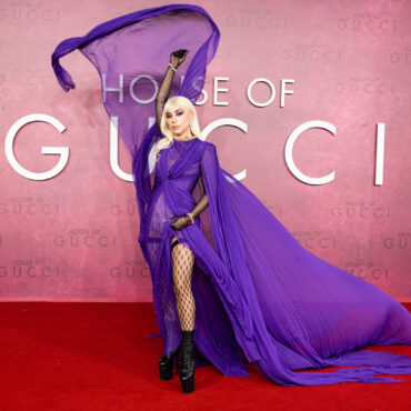 Glamourul italian adus de Lady Gaga pe covorul roșu