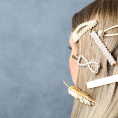 4 moduri stylish de a purta accesorii de păr de Sărbători