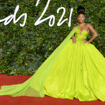 Cele mai bune look-uri de la Fashion Awards 2021
