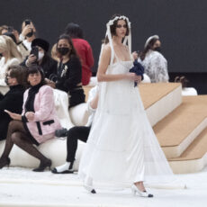 Equestrian Chic la Chanel și look-uri Haute Couture
