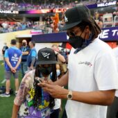 Look-ul glam al lui Beyoncé de la Super Bowl