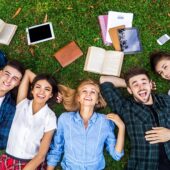 Studiile în străinătate revin pe agenda educațională a tinerilor. Află în ce țări se poate studia cu buget redus