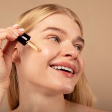 Tot ce trebuie să știi despre ingredientul vedetă al îngrijirii pielii: acidul hialuronic