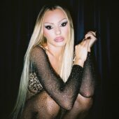 Alexandra Stan – Curcubeu în colaborare cu un influencer virtual