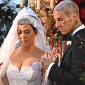 Kourtney Kardashian și Travis Barker s-au căsătorit într-o ceremonie fastuoasă