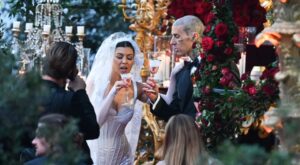 Kourtney Kardashian și Travis Barker s-au căsătorit într-o ceremonie fastuoasă