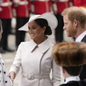 Harry și Meghan au urmărit Parada de la o fereastră a Palatului Regal