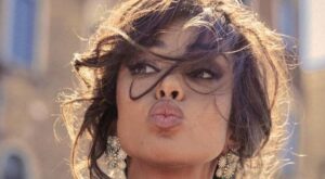 Mădălina Ghenea, emoții pe covorul roșu de la Veneția!
