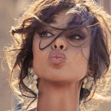 Mădălina Ghenea, emoții pe covorul roșu de la Veneția!