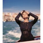 Mădălina Ghenea, emoții pe covorul roșu de la Veneția!