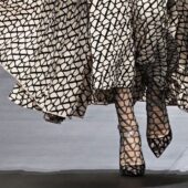Frumuseţi exotice şi texturi strălucitoare la Săptămâna Modei de la Paris
