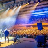 Ricchie e Poveri, show incendiar la Sala Palatului!