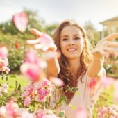 Top 5 cei mai frumoși trandafiri de gradină ai anului 2023