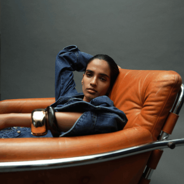 Street style: hainele din denim în 2025