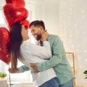 10 idei pentru a-ți surprinde partenerul/partenera de Ziua Îndrăgostiților