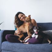 Elimină mirosurile de animale, din casă, cu ajutorul apei alcaline