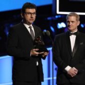 Canadianul de origine română, Şerban Ghenea, a câştigat premiul Grammy în calitate de inginer de sunet