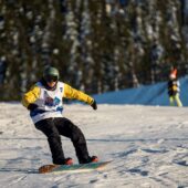 100 de schiori și snowboarderi s-au întrecut în cea mai trăsnită competiție