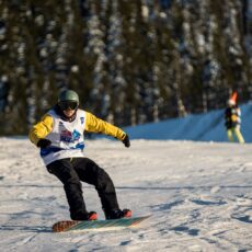 100 de schiori și snowboarderi s-au întrecut în cea mai trăsnită competiție