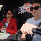 Cristina Neagu și Connect-R descoperă ce au în comun