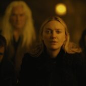 Dakota Fanning este urmărită permanent de „Watchers”