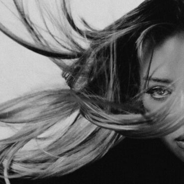 Delia cântă de dorul de dragoste în cel mai recent single “Dor”