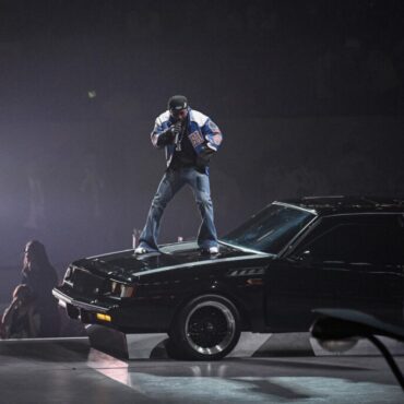 Kendrick Lamar, un show incendiar la Super Bowl